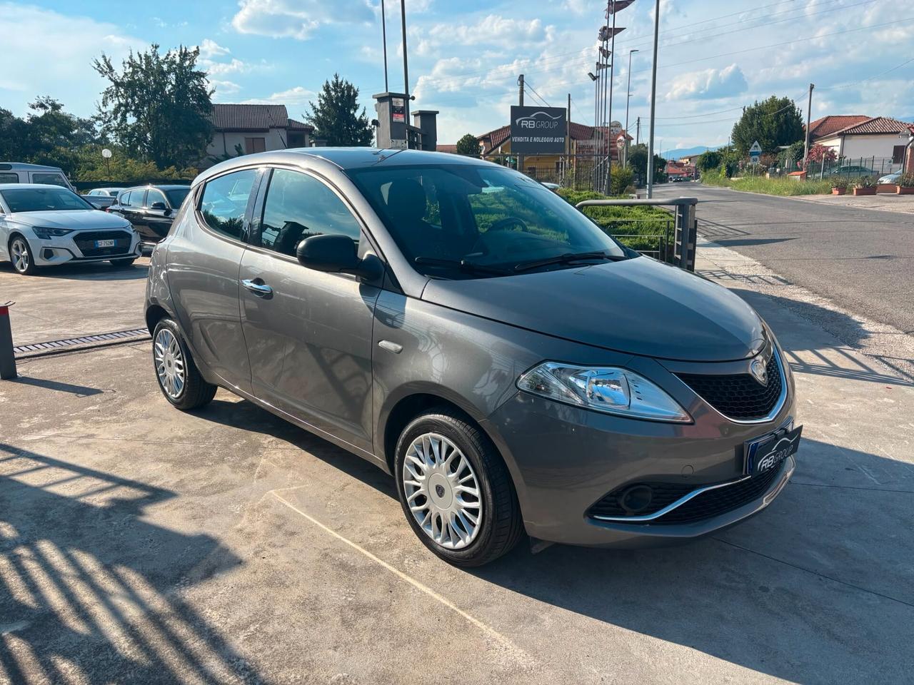 Lancia Ypsilon 1.2 69 CV 5 porte Silver