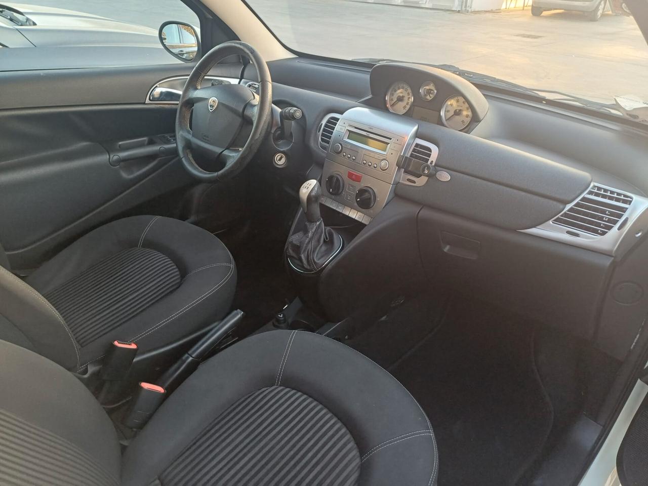 Lancia Ypsilon 1.3 Mjet 75Cv Momo Sport