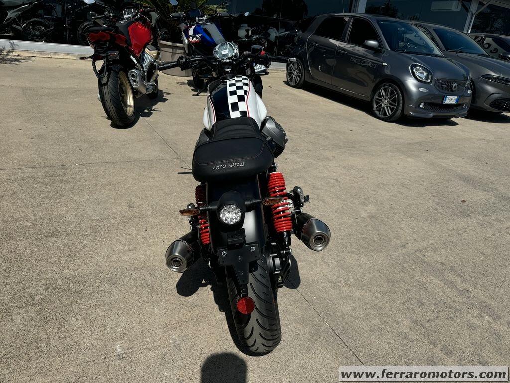 Moto Guzzi V7 Stone Ten nuova pronta consegna