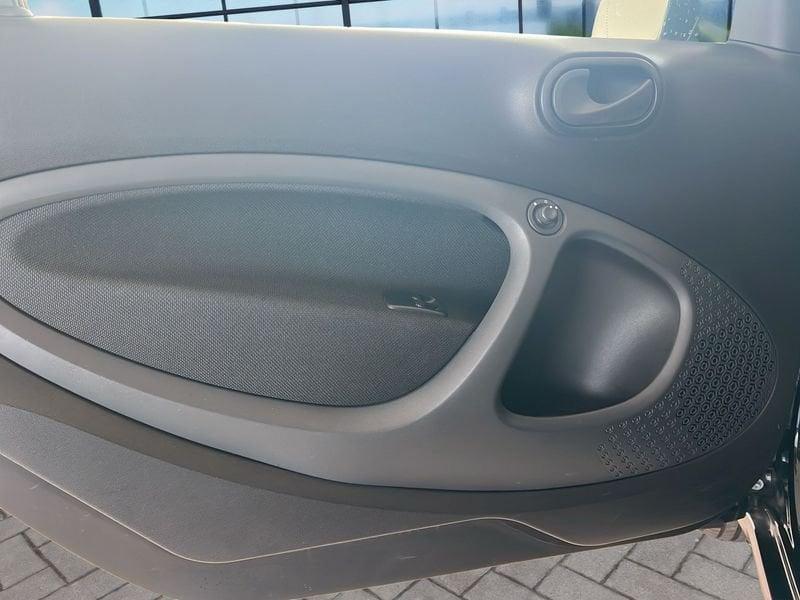 smart fortwo fortwo EQ Pure 22 KW