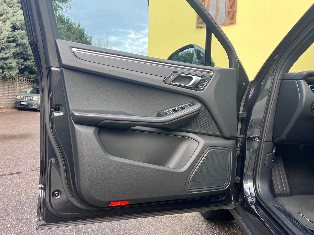 Porsche Macan 2.0 S #8216