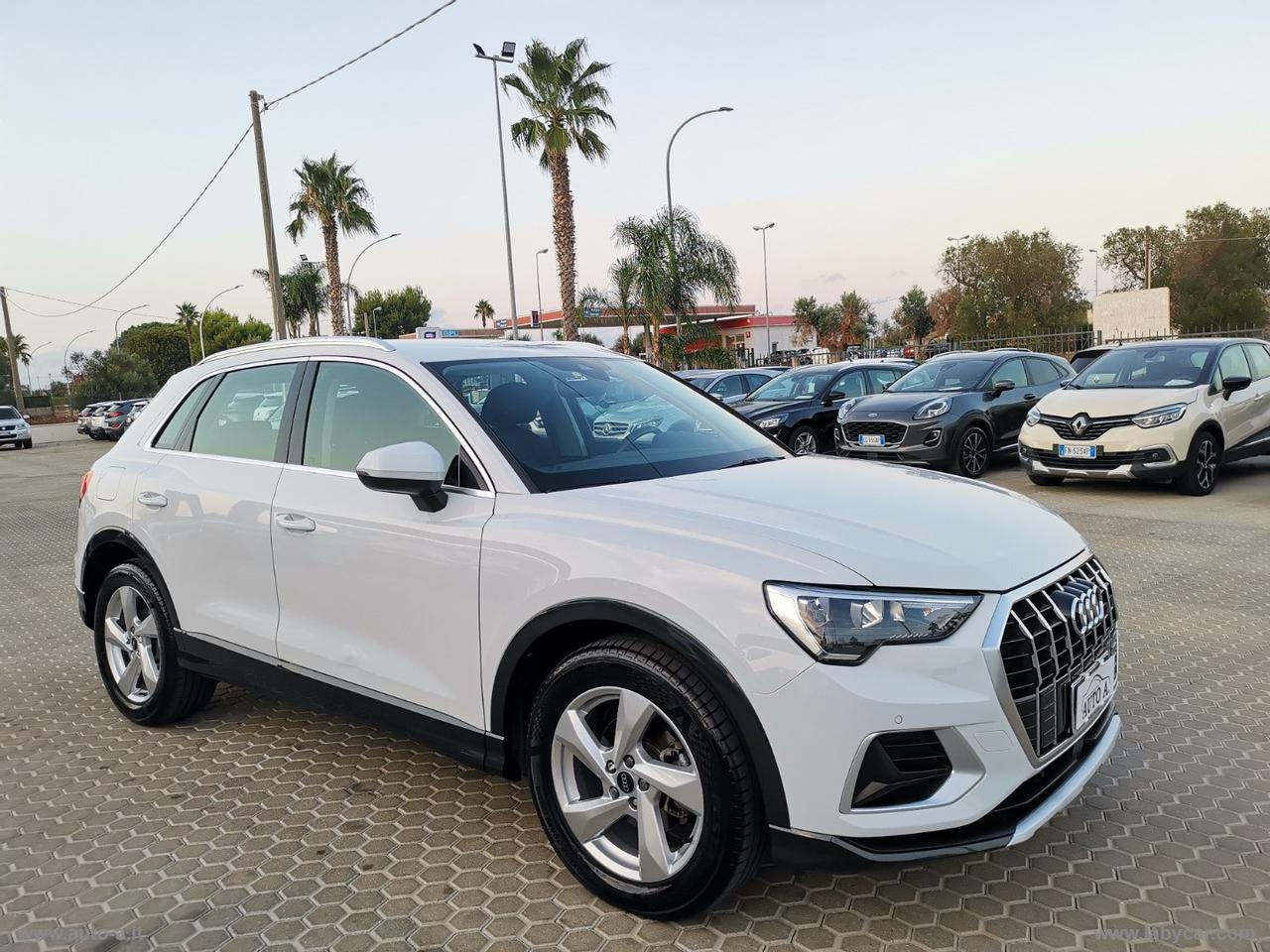 AUDI Q3 35 TDI S tronic Business Advanced