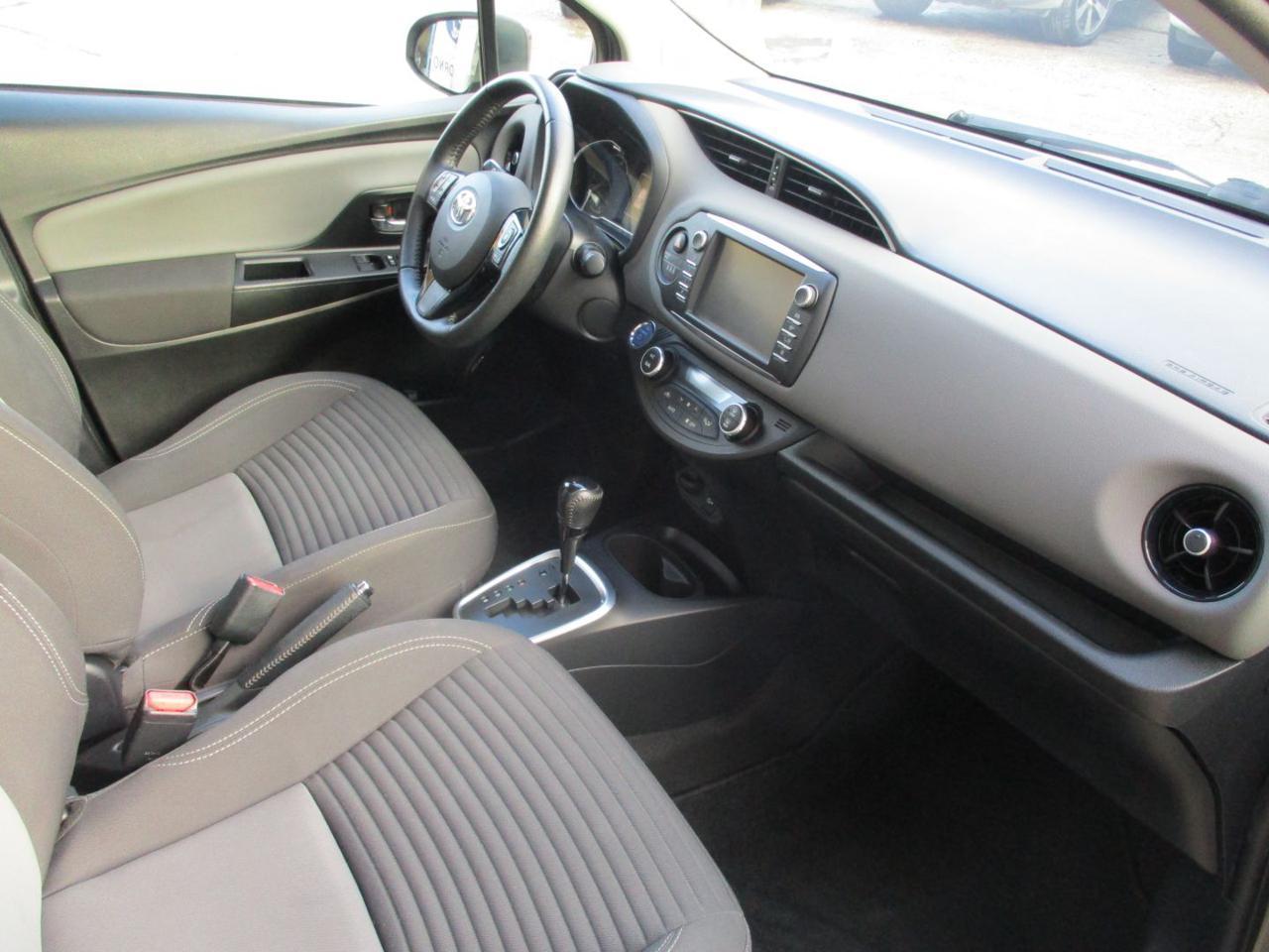 TOYOTA Yaris 1.5 Hybrid 5 porte Business
