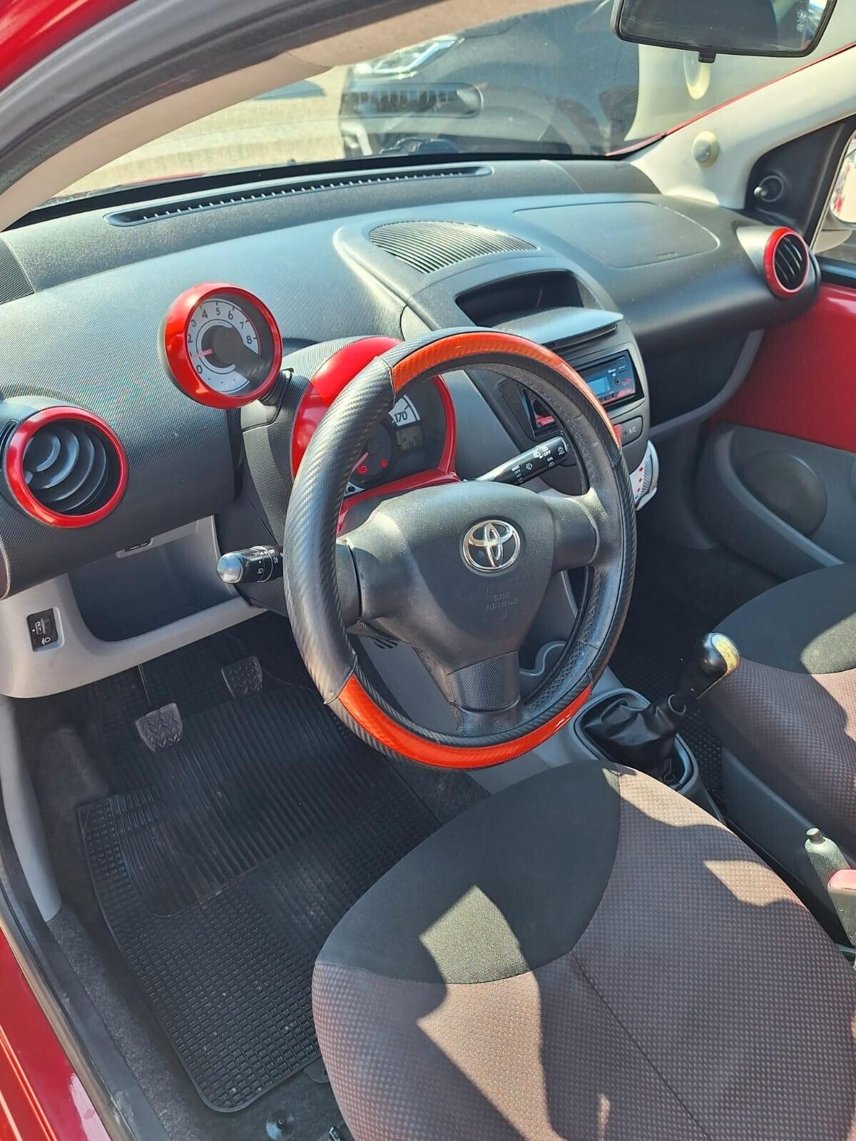 Toyota Aygo 1.0 12V VVT-i 5 porte Sol Red Edition