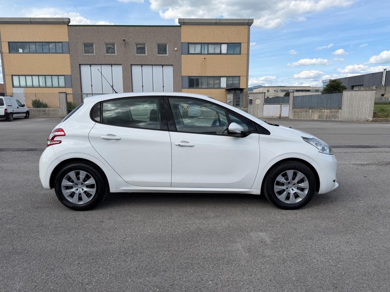 Peugeot 208 1.4 HDi 68 CV 5 porte 12. GARANZIA