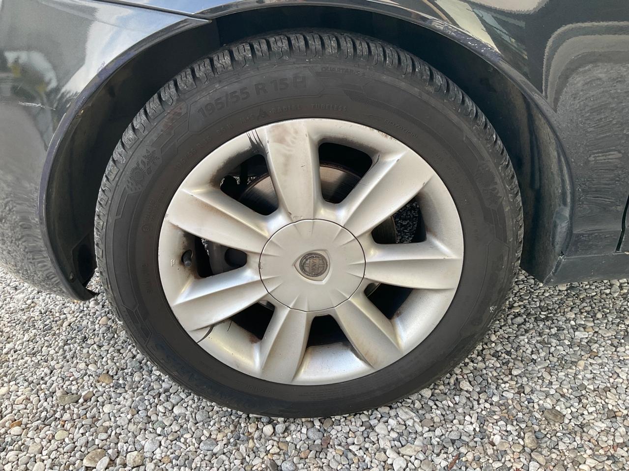 Lancia Ypsilon 1.2 16V Platino