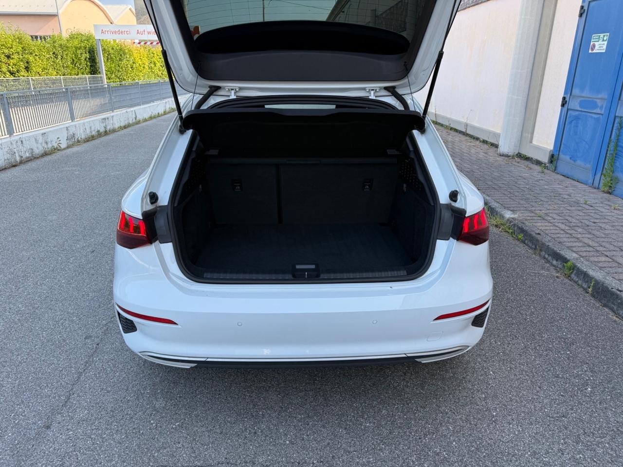 Audi A3 SPB 2.0 TDI S tronic Business .. 2022