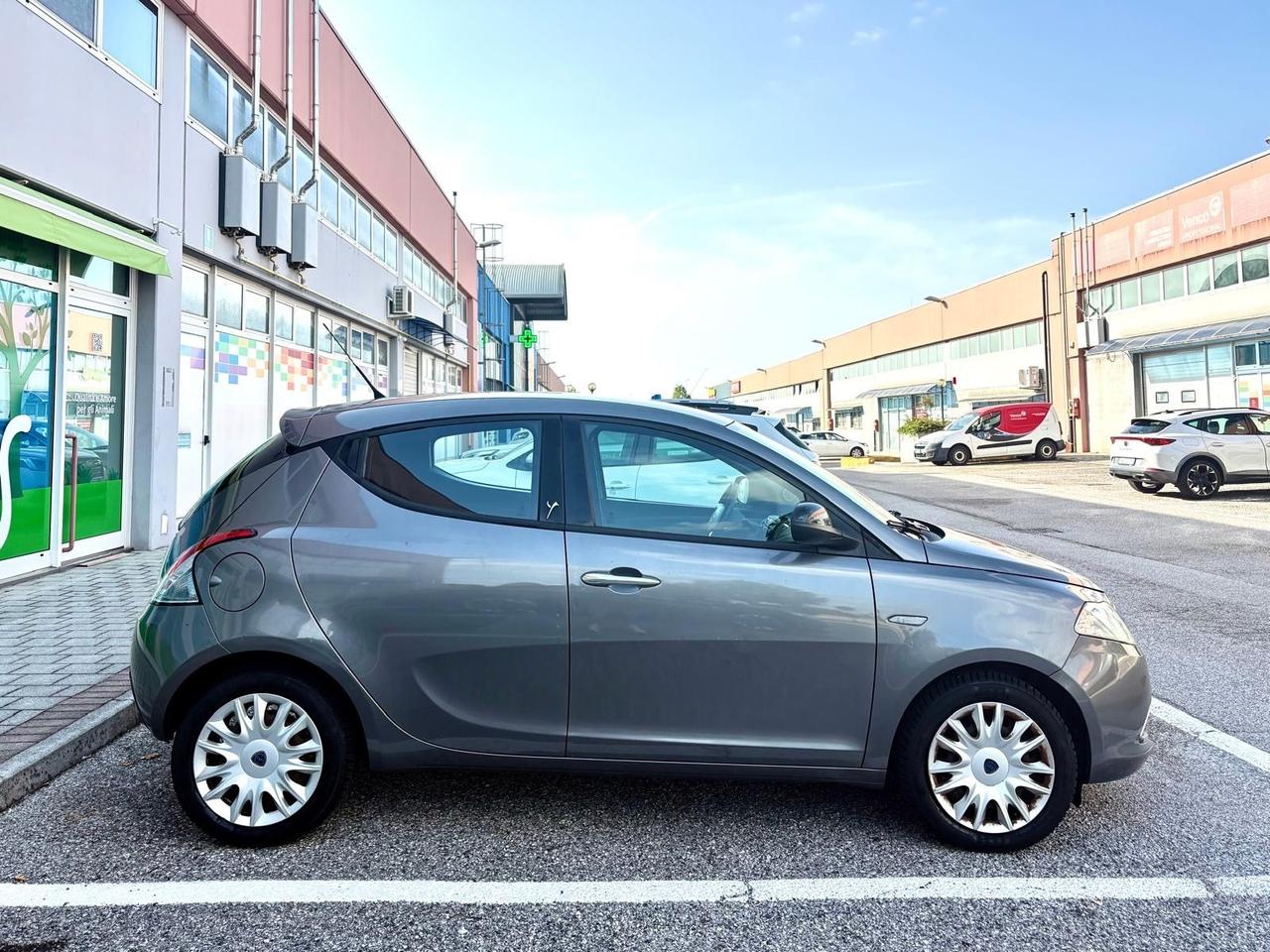 Lancia Ypsilon 1.3 Mjet Neopatentati