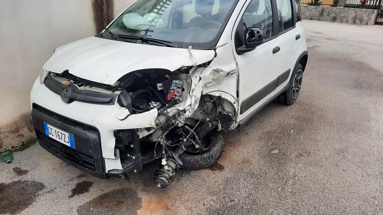 Fiat Panda 0.9 TwinAir Turbo Natural Power anno 2021 incidentata