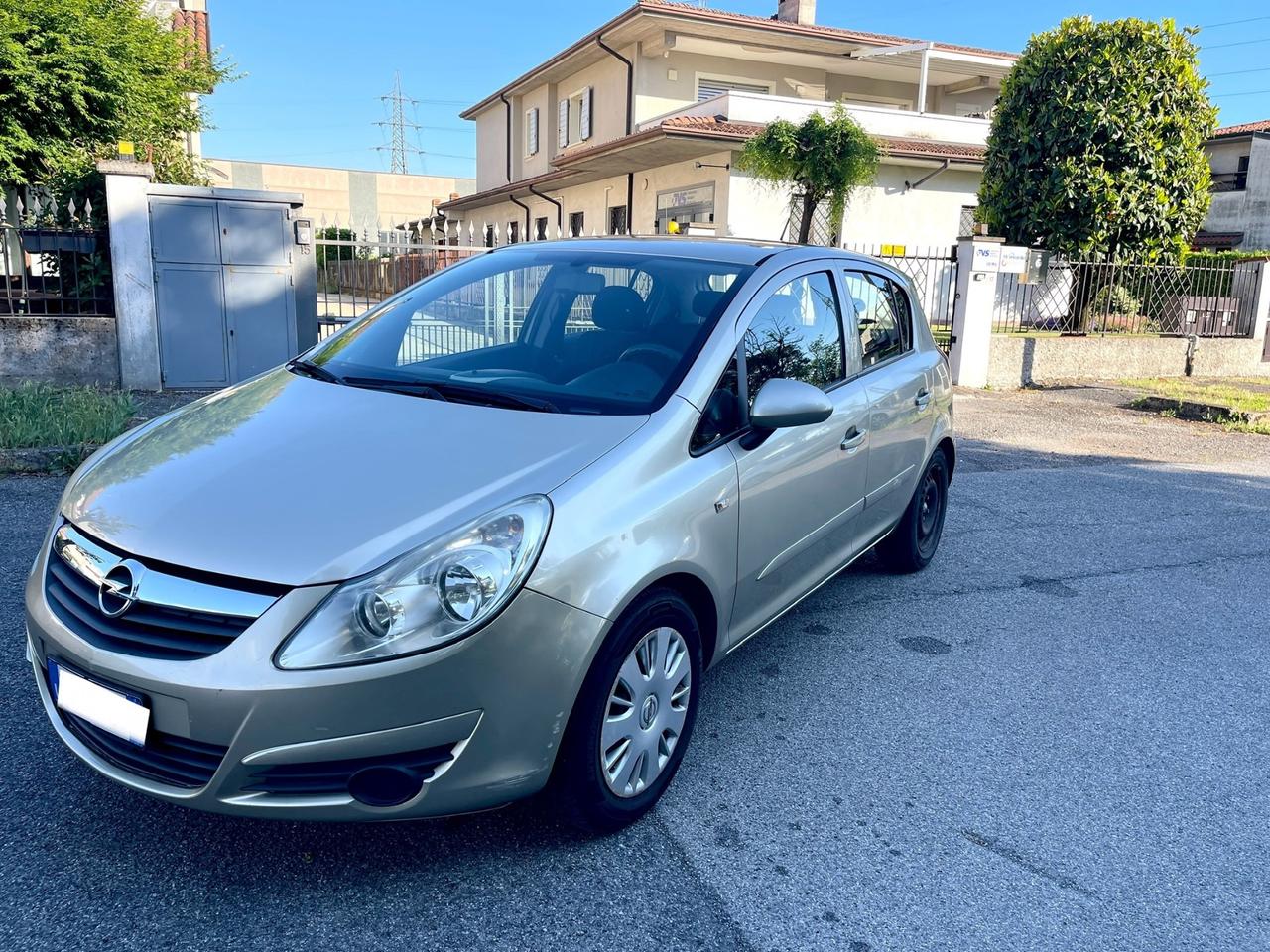 Opel Corsa 1.2 5 porte Cosmo per Neopatentati