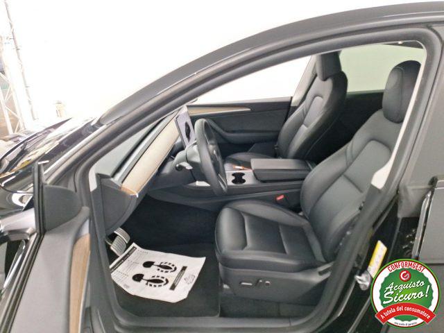 TESLA Model Y Performance AWD IN ARRRIVO