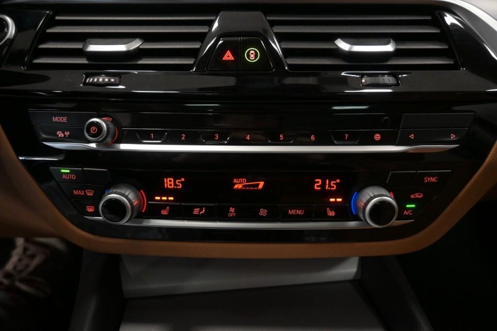 BMW 518D TOURING 150CV STEPTRONIC BUSINESS ADVANTAGE ( ADAPTIVE CRUISE - FARI LED - AMBIENT LIGHT - TETTO PANORAMICO APR. - NAVI - CARPLAY - PELLE - PARK ASSISTANT - TELECAMERA POST. )