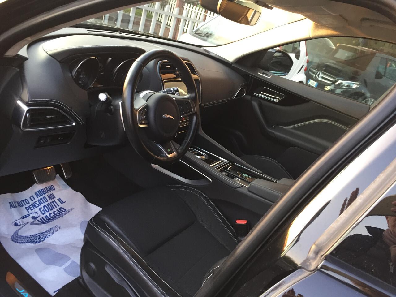 Jaguar F-Pace 2.0 D 180 CV AWD R-Sport