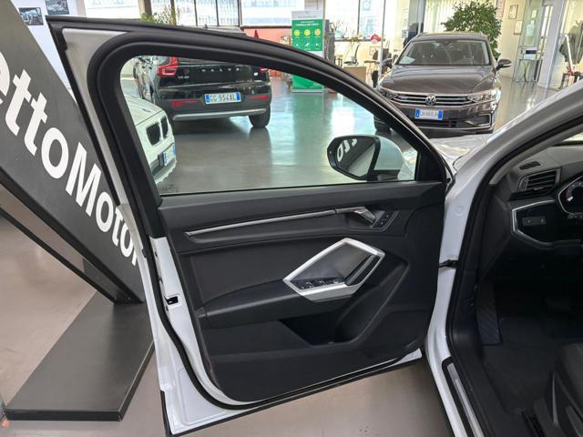 AUDI Q3 35 TDI S tronic Business Advanced