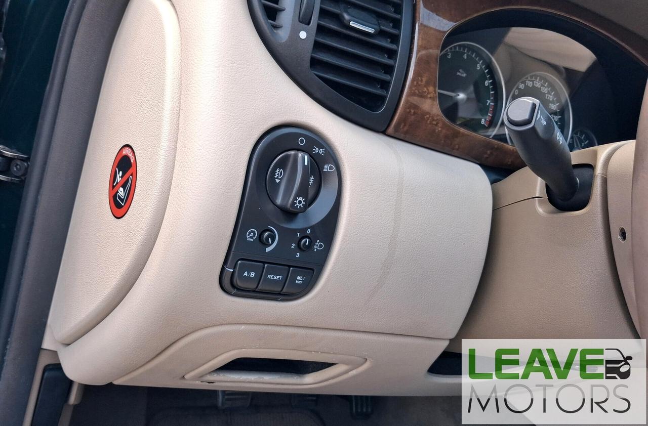 Jaguar X-Type 2 litri V6 Executive (M1540)