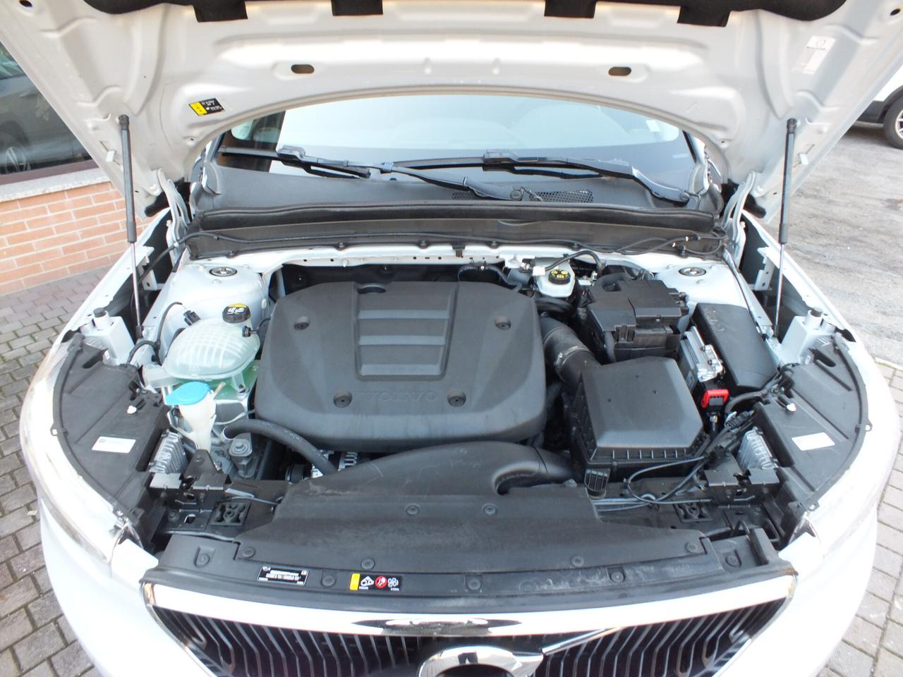 VOLVO XC40 T2 CORE 32.000 KM!