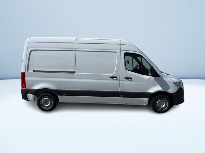 Mercedes-Benz Sprinter 211 CDI F 39/30