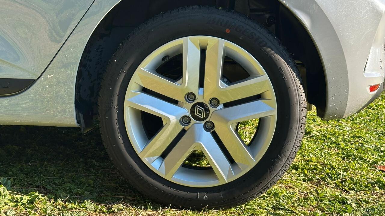 Renault Clio TCe 90 CV 5 porte Evolution 2025 solo 9.400KM LEGGI TESTO