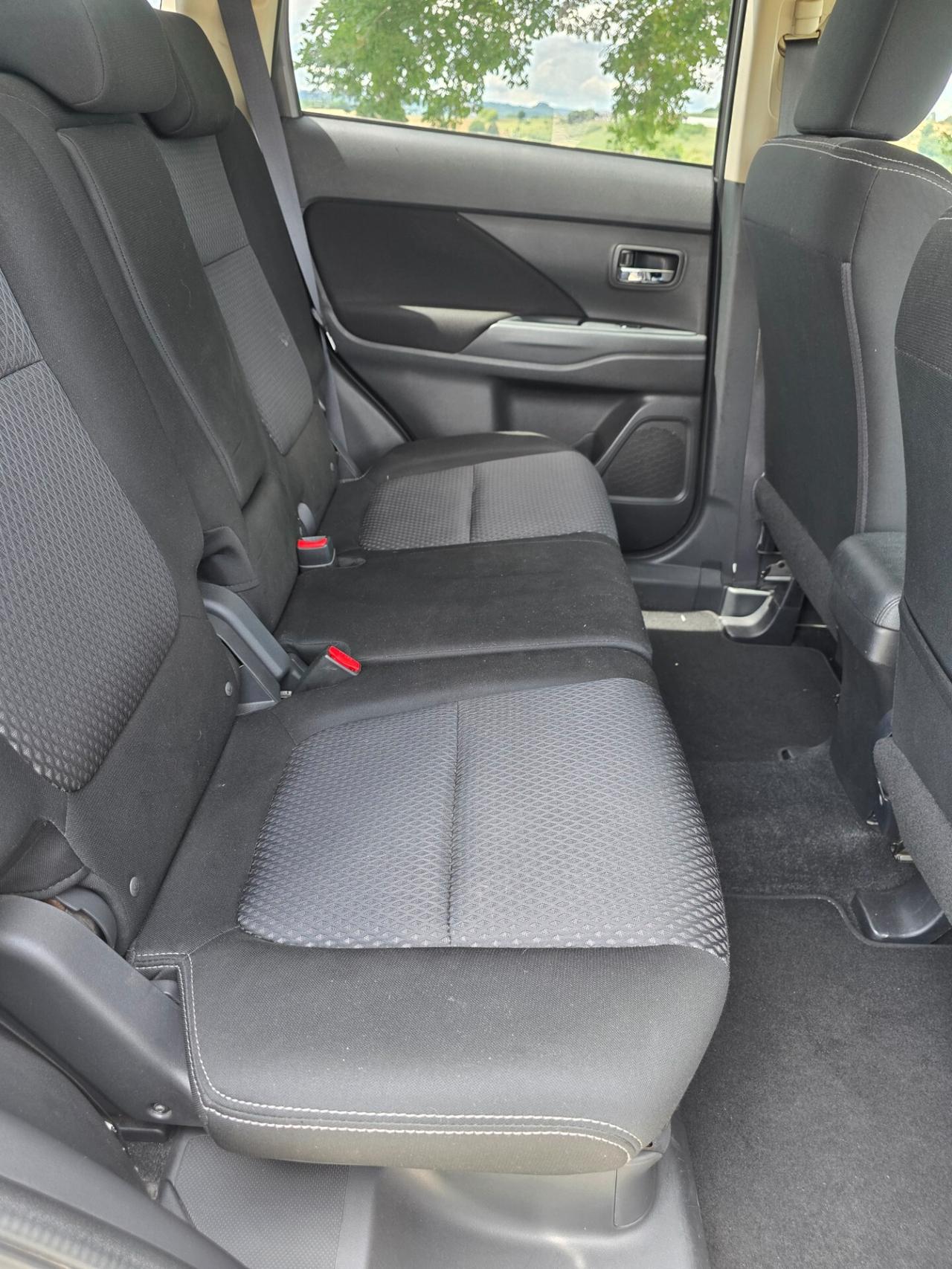 Mitsubishi Outlander 2.2 DI-D 4WD Instyle 7p."AUTOCARRO 4 POSTI"