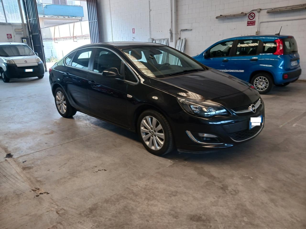 Opel Astra 1.4 Turbo 140CV 4 porte GPL Tech Cosmo