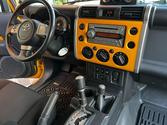 TOYOTA Land Cruiser FJ