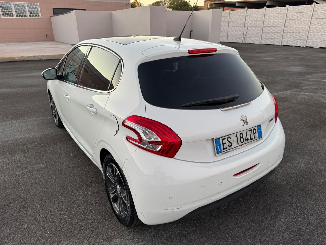 Peugeot 208 1.2 VTi 82 CV Unico proprietario 60.000 Km Certificati
