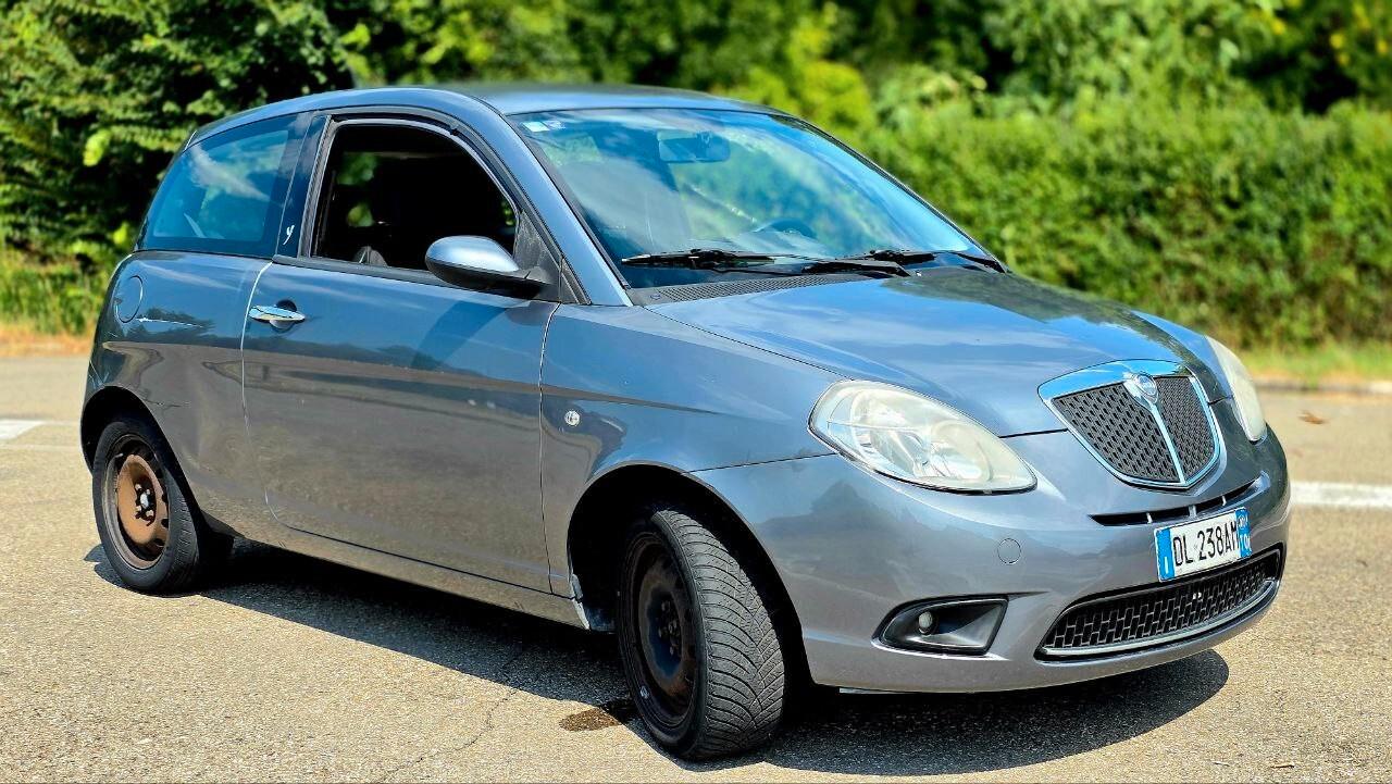 Lancia Ypsilon 1.3 MJT NEOPATENTATI
