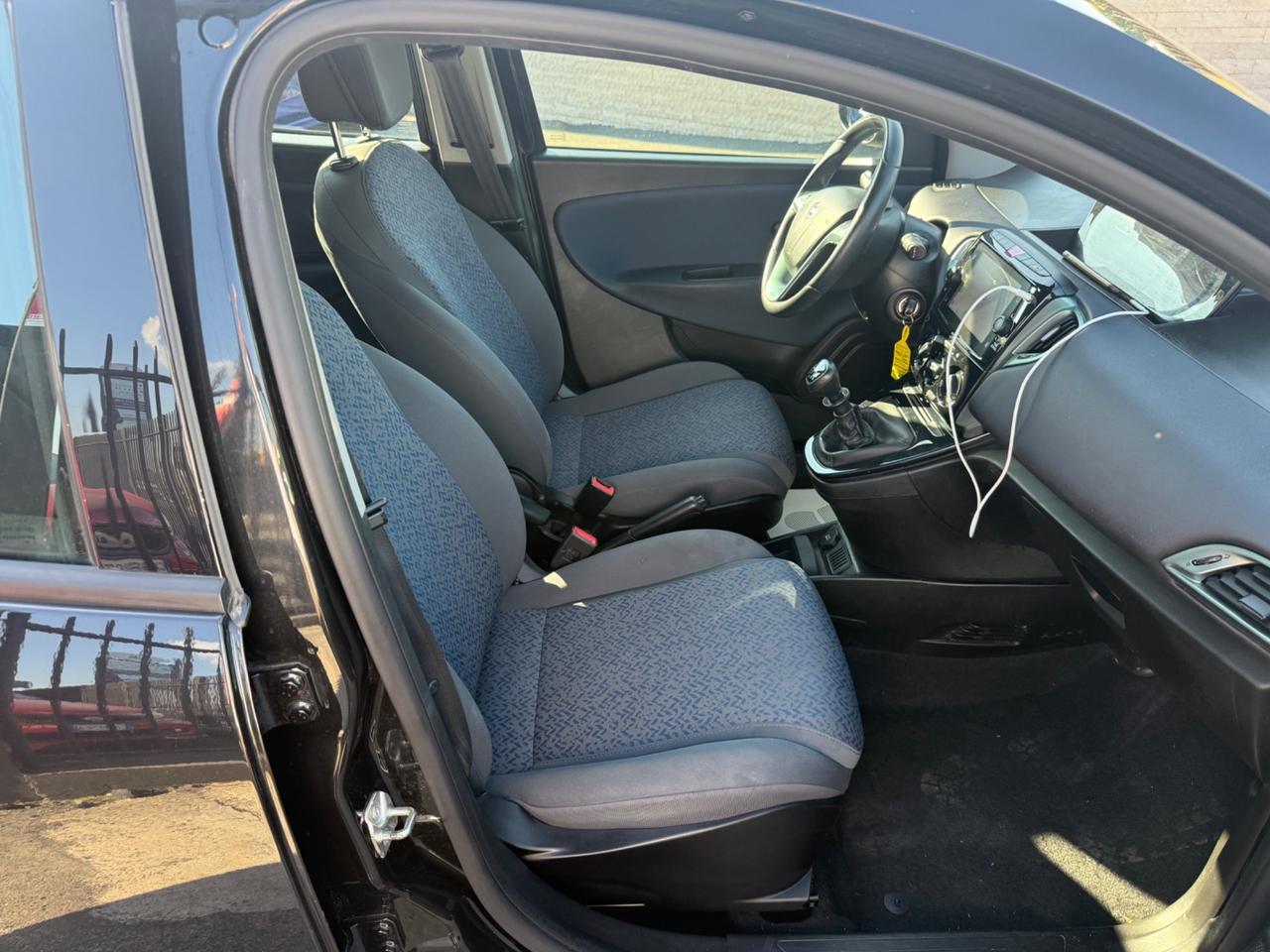 Lancia Ypsilon 1.0 FireFly Hybrid Gold Plus Nera
