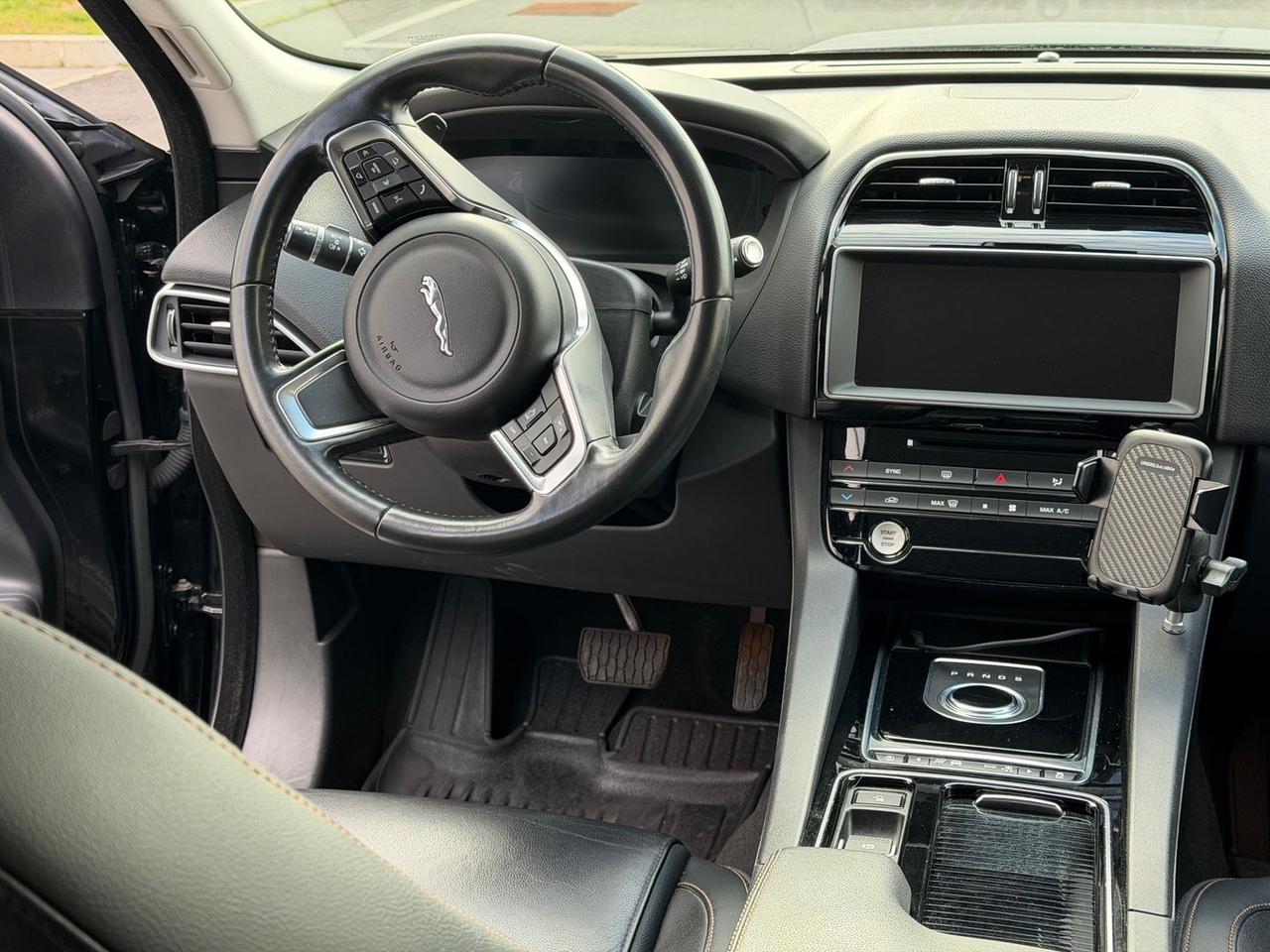 Jaguar F-Pace 2.0 20d Turbo Prestige #10220