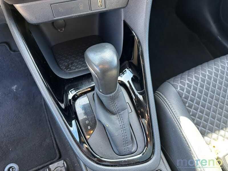 Toyota Yaris 1.5h Lounge