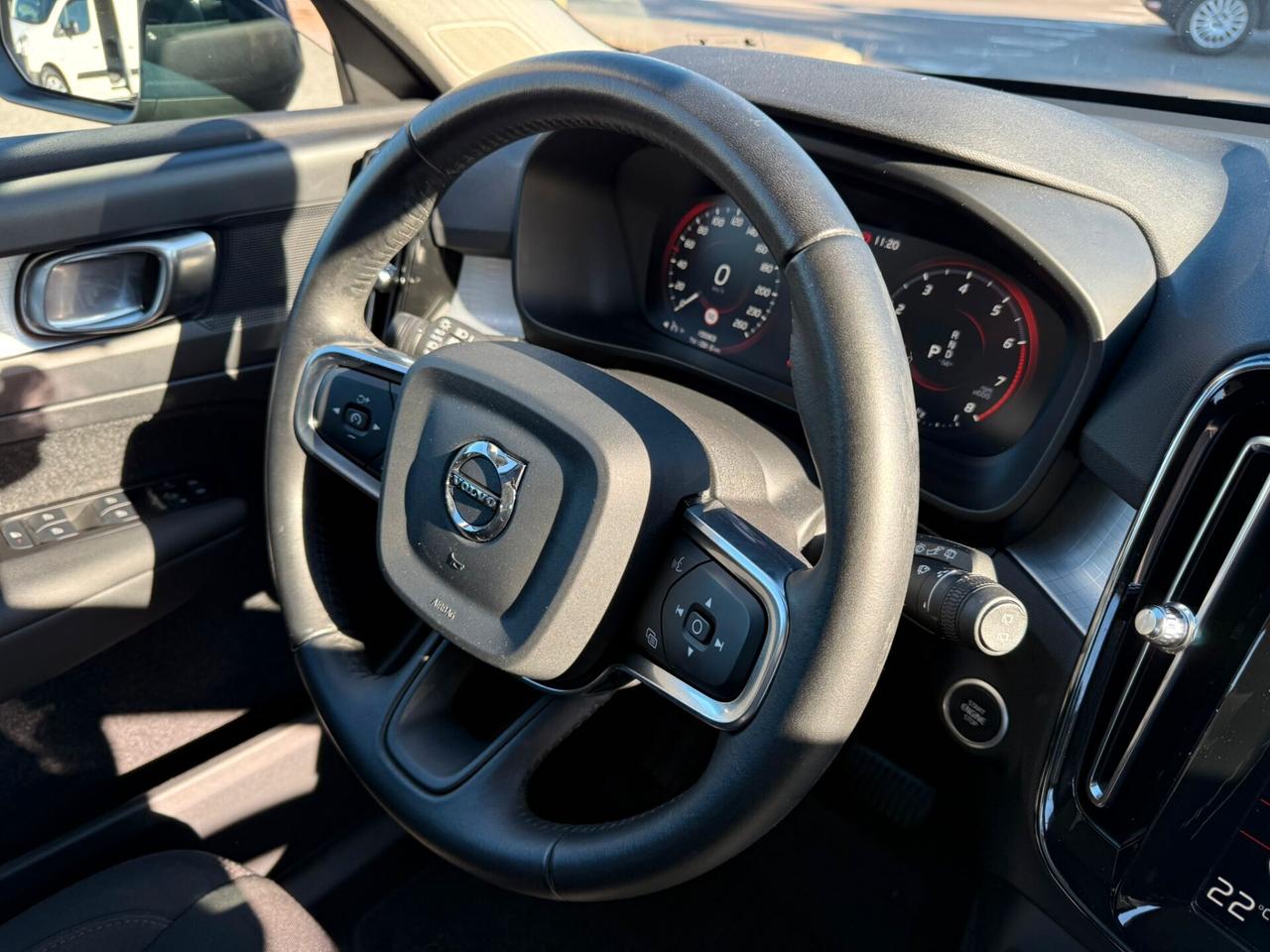 VOLVO XC40 MOMENTUM T2 1.5BENZINA 129CV AUTOMATICA EURO6B