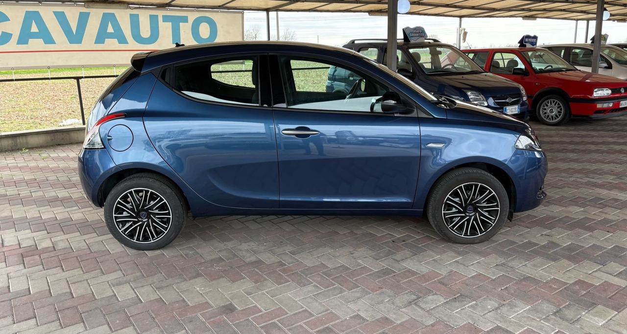 Lancia Ypsilon 1.0 FireFly 5 porte S&S Hybrid Gold Plus