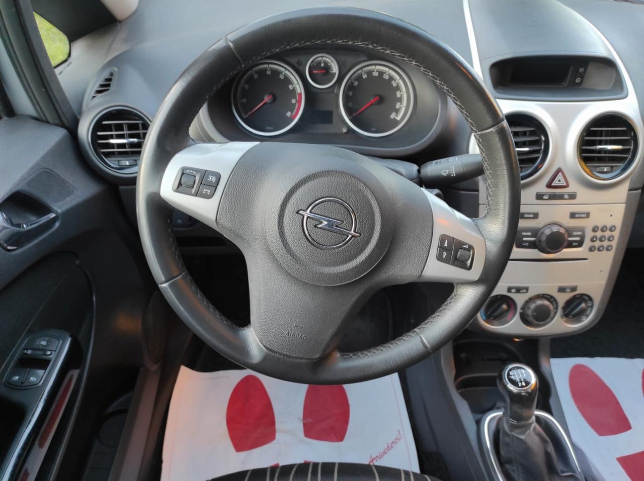 Opel Corsa 1.2 5 porte Cosmo