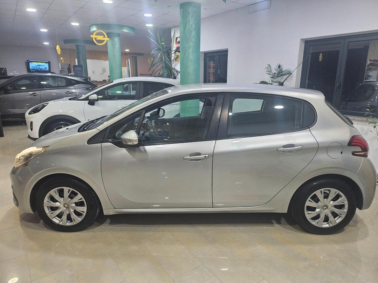 Peugeot 208 PureTech 82 Active 98.000km 2016