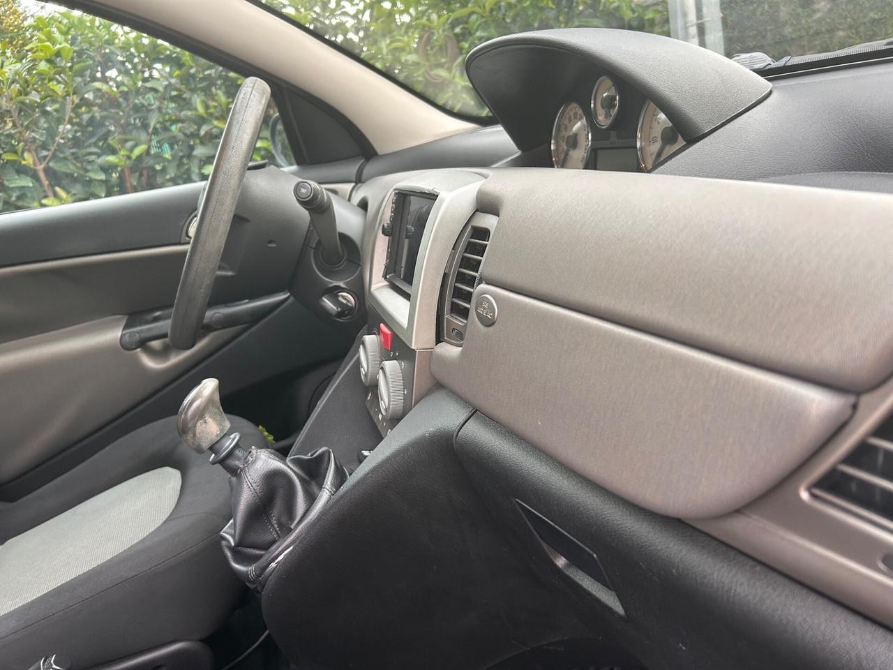 Lancia Ypsilon 1.2 16V Platino