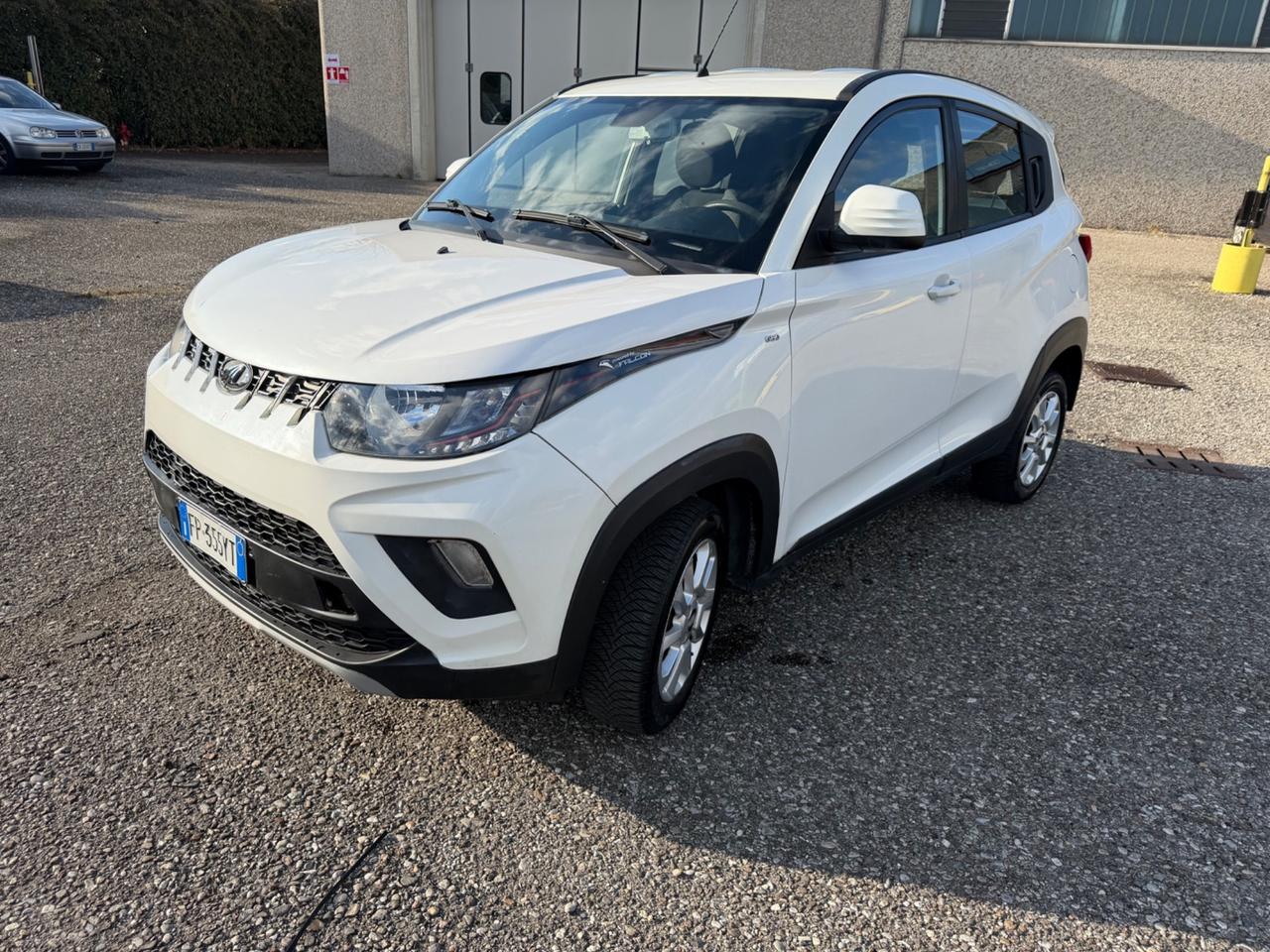 Mahindra KUV100 1.2 VVT K6+