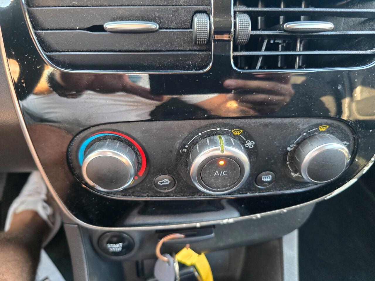 Renault Clio 1.5 dCi 8V 75CV Start&Stop Duel
