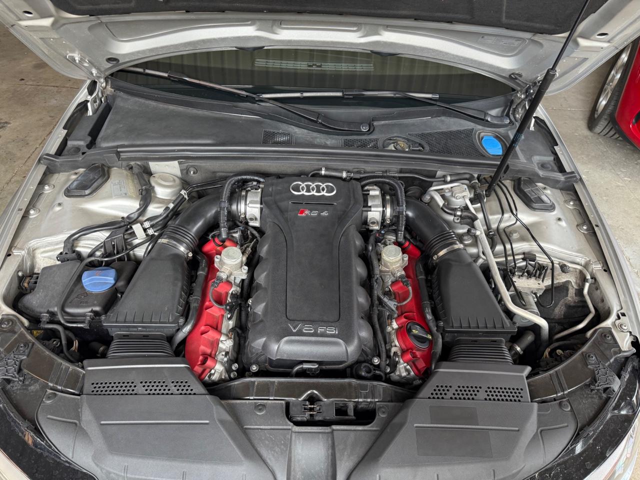 Audi A4 RS 4 Avant 4.2 V8 FSI quattro S tronic