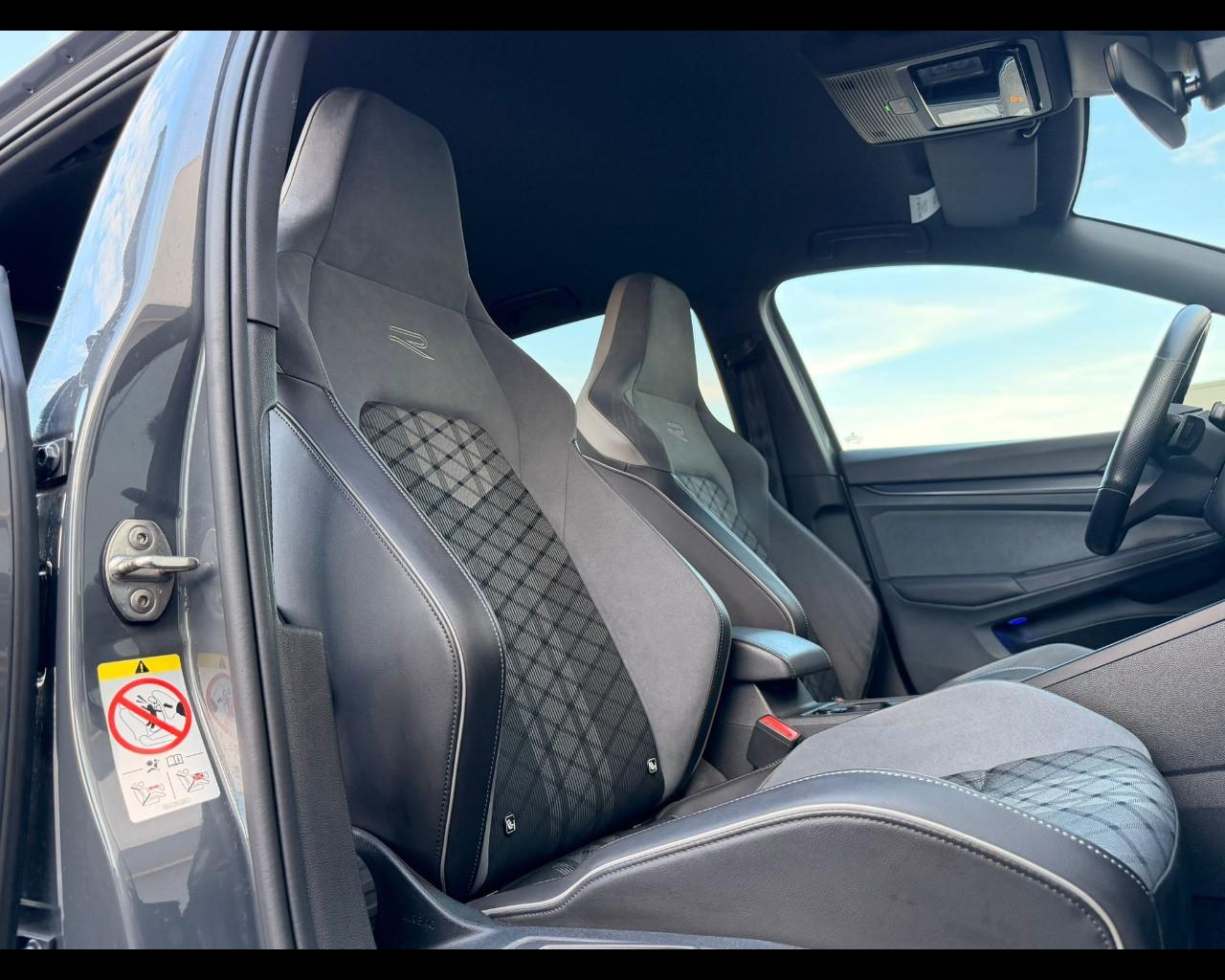 VOLKSWAGEN GOLF VIII 2.0 TDI R-LINE DSG