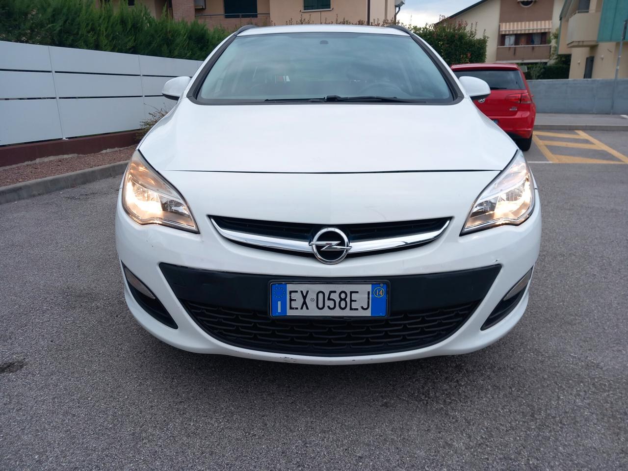 Opel Astra 1.6 Cdti sw 110 cv Business tua a € 185 mese