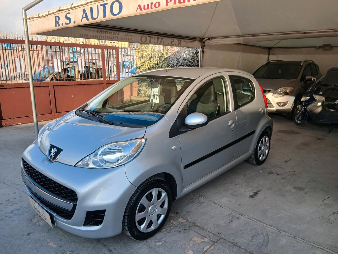 Peugeot 107 1.0b 5p solo km132000 full 10