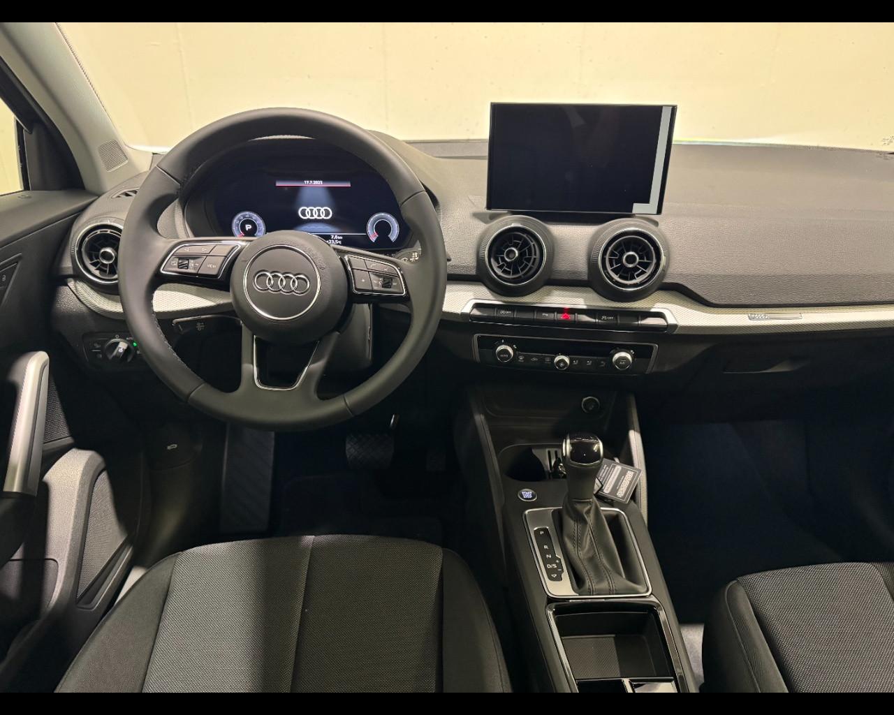 AUDI Q2 35 TFSI S-TRONIC S LINE EDITION