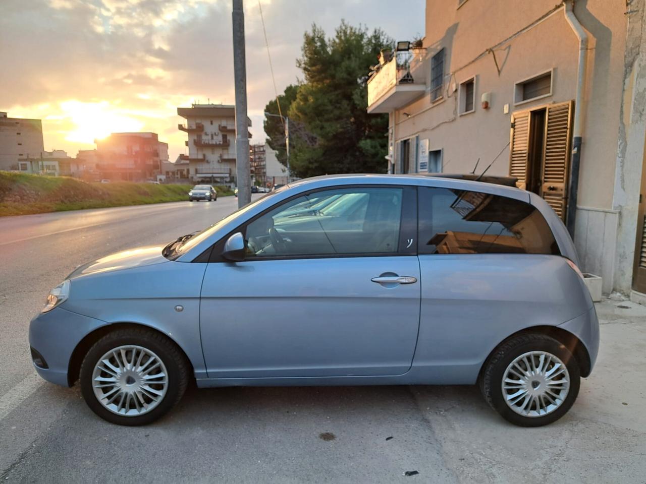 Lancia Ypsilon 1.2 Versus- neopatentati