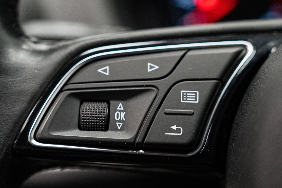 Audi Q2 30 TFSI Business