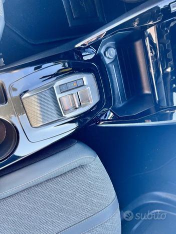 PEUGEOT 2008 PureTech 130 S&S EAT8 Allure