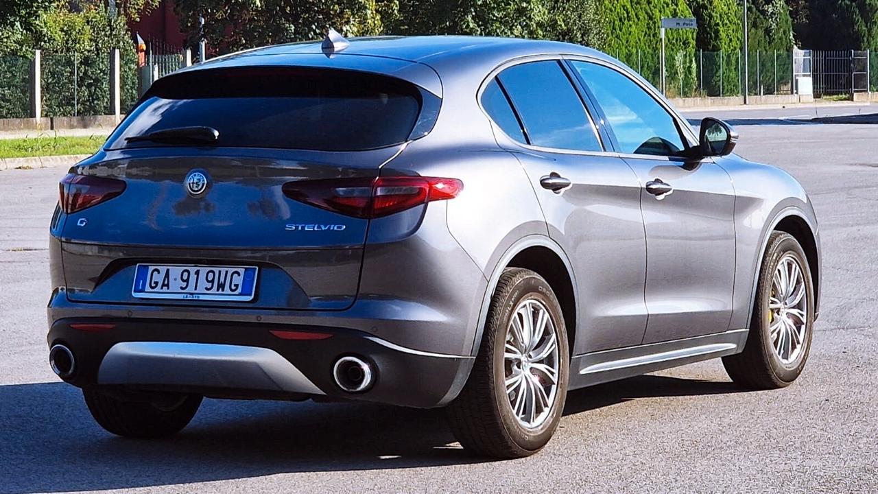 Alfa Romeo Stelvio 2.2 Turbodiesel 190 CV AT8 Q4