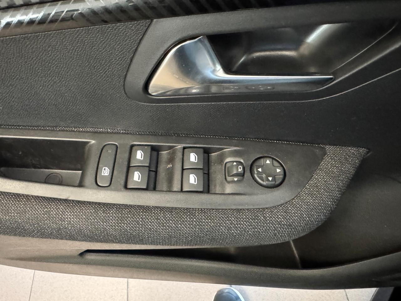 Peugeot 208 Hybrid 110 e-DCS6 Style