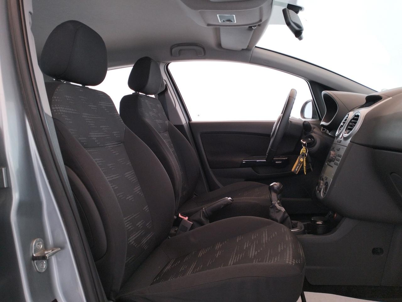Opel Corsa 1.2 5p - NEOPATENTATI