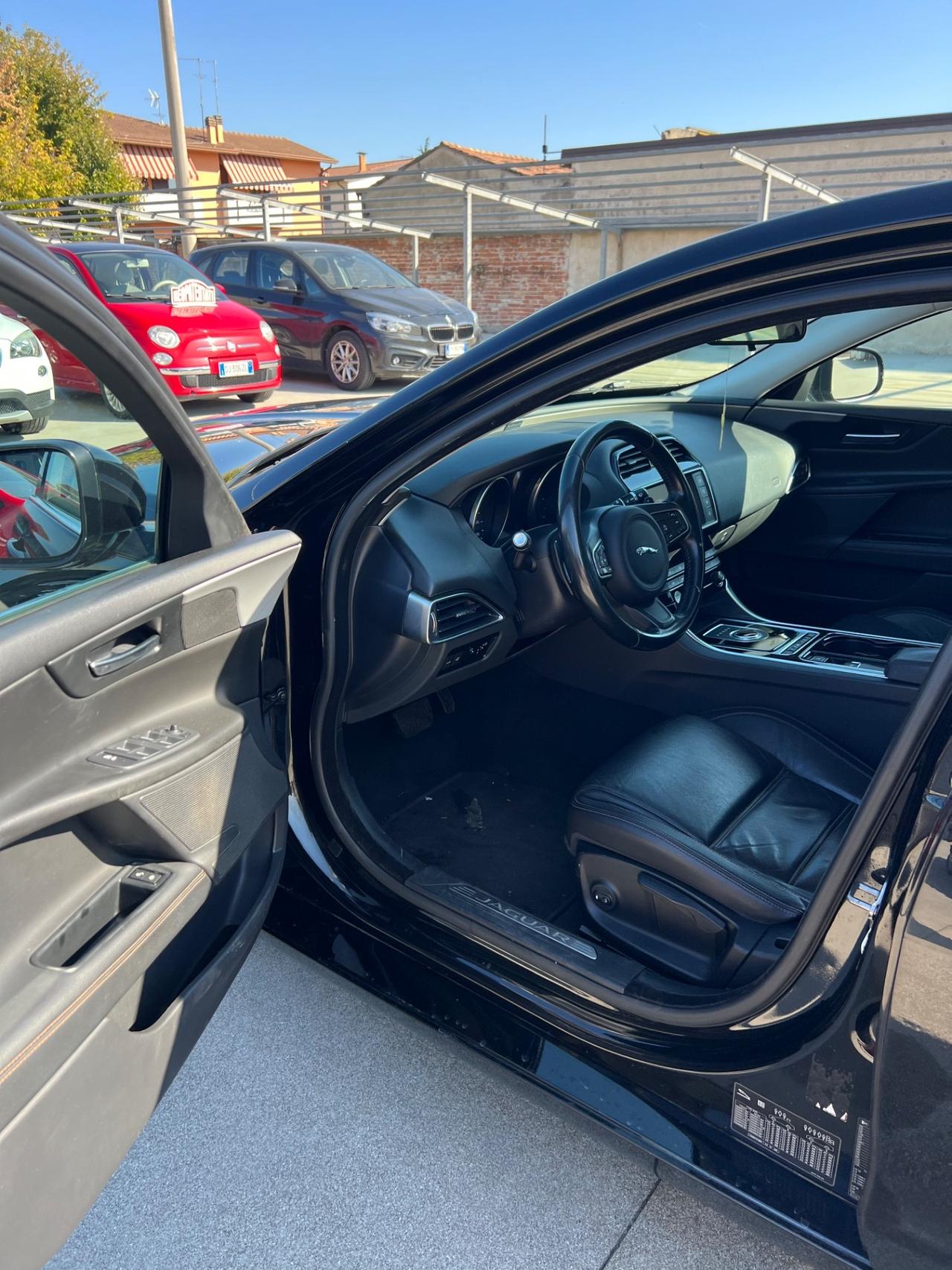Jaguar XE 2.0 D Turbo 180CV Pure