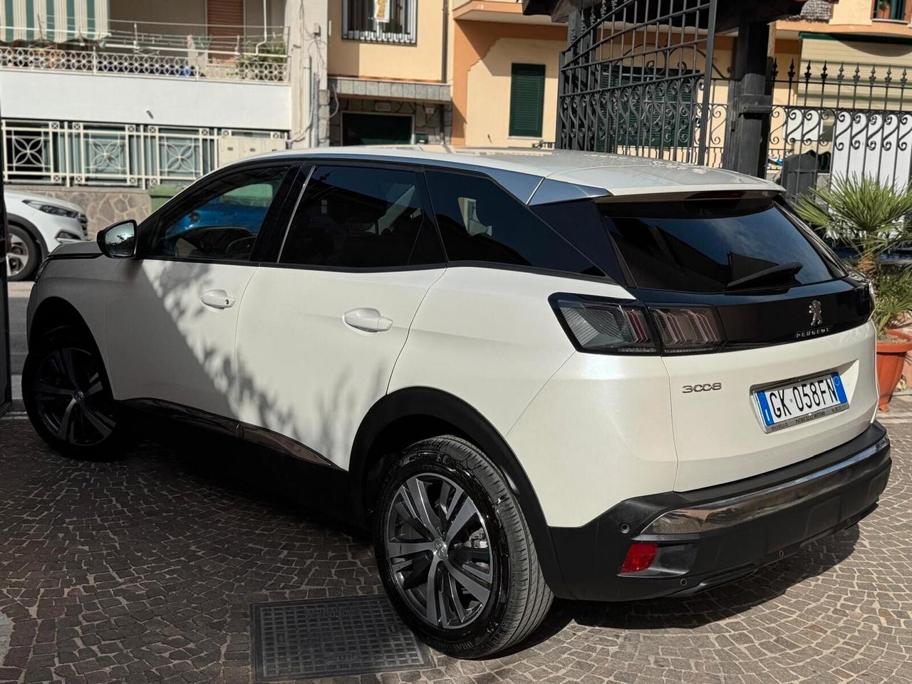 Peugeot 3008 BlueHDi 130 S&S EAT8 Allure